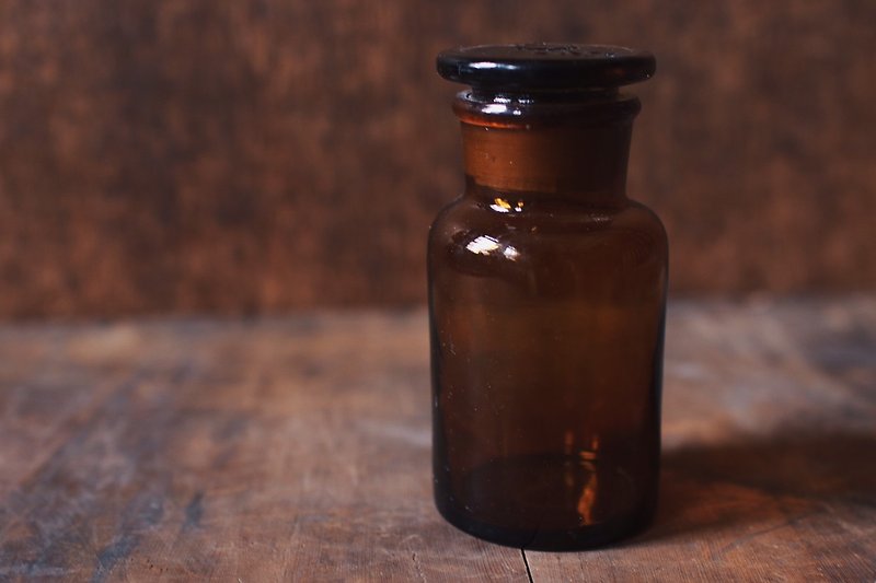 Early brown glass jar - ของวางตกแต่ง - แก้ว สีนำ้ตาล