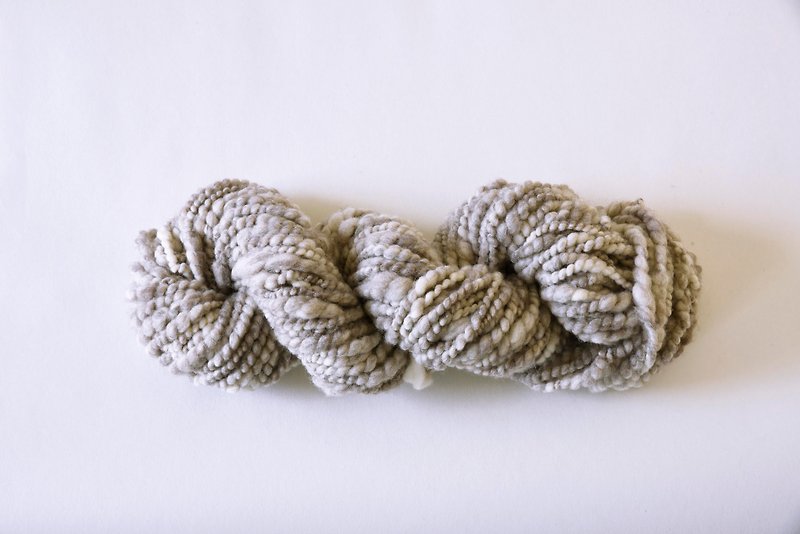 Grey and White Yak Wool Hand Spun Yarn - เย็บปัก/ถักทอ/ใยขนแกะ - วัสดุอื่นๆ ขาว