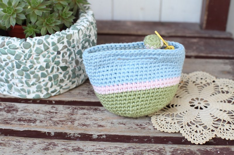 [Good Day] Handmade Green Blue Sky picnic basket small purse / coin purse / gift - Coin Purses - Other Materials Multicolor