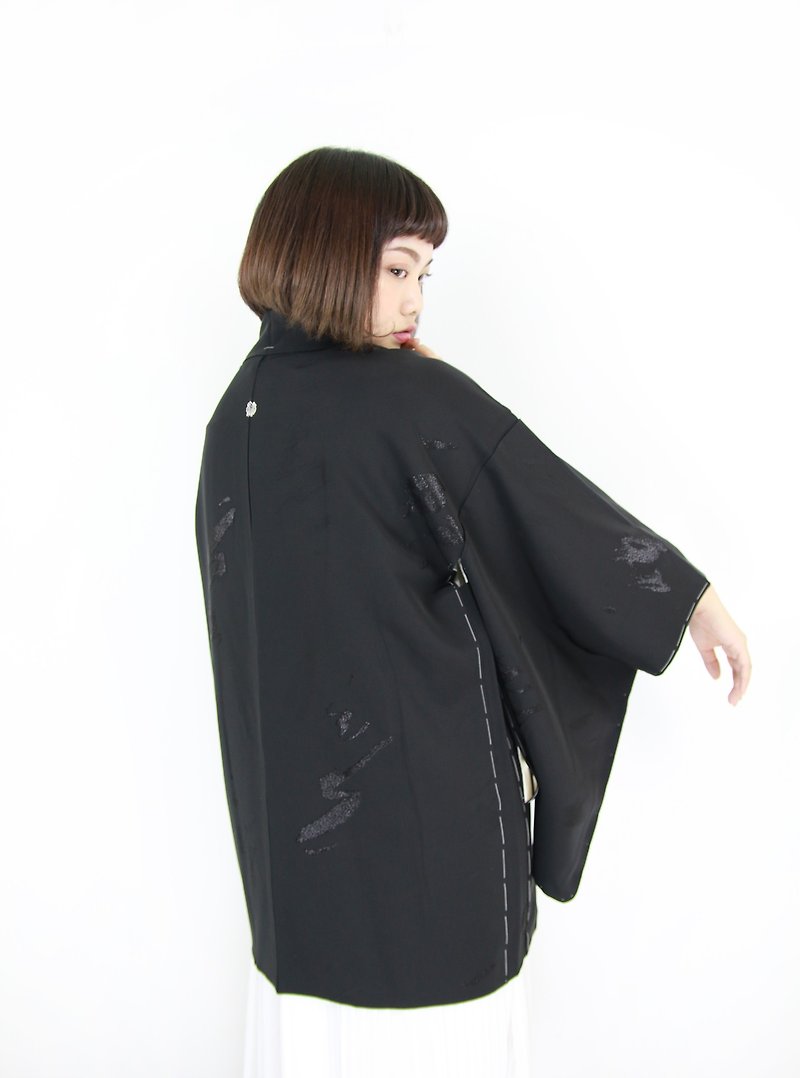 Back to Green :: Japan back to the kimono plaid black hand brush strokes white line can be demolished men and women can wear / / vintage kimono (KI-135) - Women's Casual & Functional Jackets - Silk 
