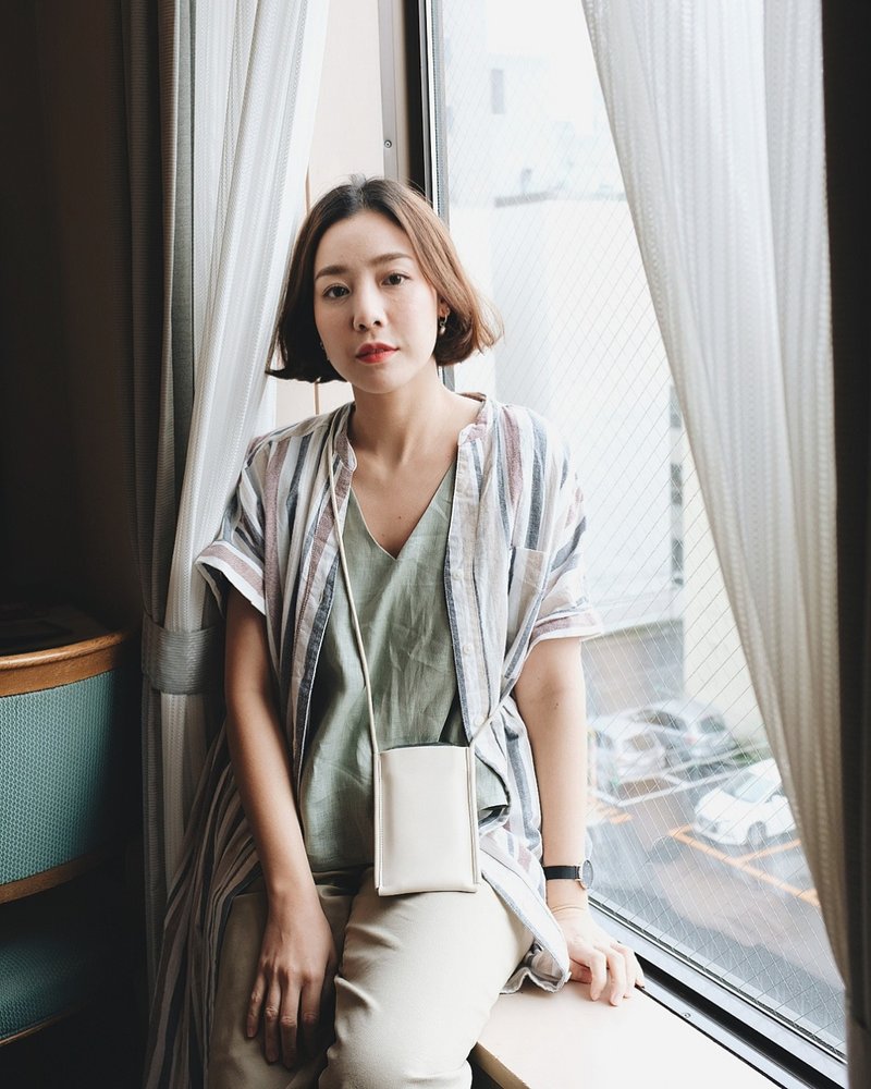 WHITEOAKFACTORY Tin bag - Neck and crossbody pouch for phone , card (Ivory) - 其他 - 人造皮革 卡其色