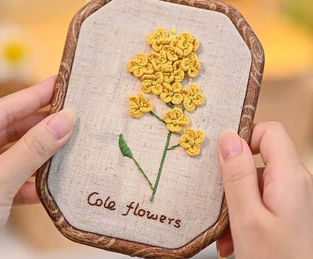 ランチョンマット&ナプキンセット　６枚セット　花の刺繍　カットワーク ハンドメイド ランチョンマット 刺繍 花柄 手作り クロス