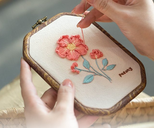 ハンドメイド　花束　風景　刺繍　壁掛け　2つセット ハンドメイド　花束　風景　刺繍　壁掛け　2つセット