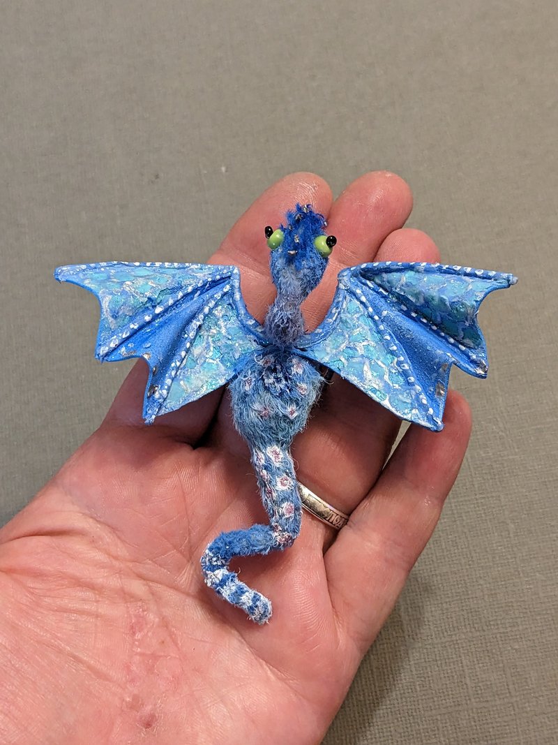 Blue Dragon - 3,5 cm. Symbolizes power, wisdom and kindness.ブルードラゴン.蓝色的龙 - 公仔/玩偶 - 其他材質 藍色