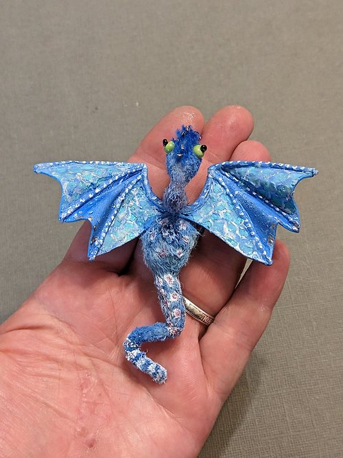 有趣的小狗屋 Blue Dragon - 3,5 cm. Symbolizes power, wisdom and kindness.ブルードラゴン.蓝色的龙
