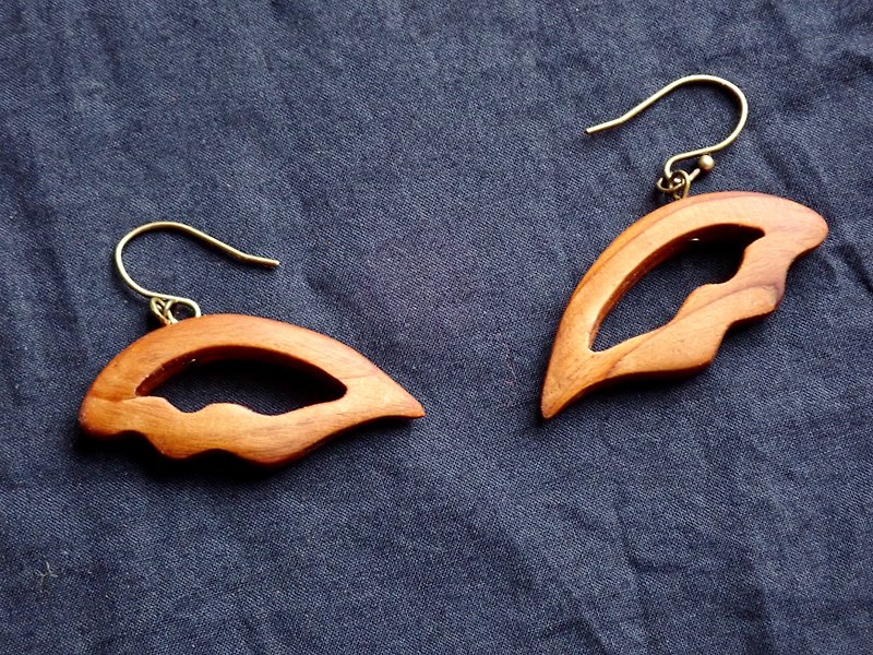 tensi-no-hane earrings (Clip-On available) - ต่างหู - ไม้ สีนำ้ตาล