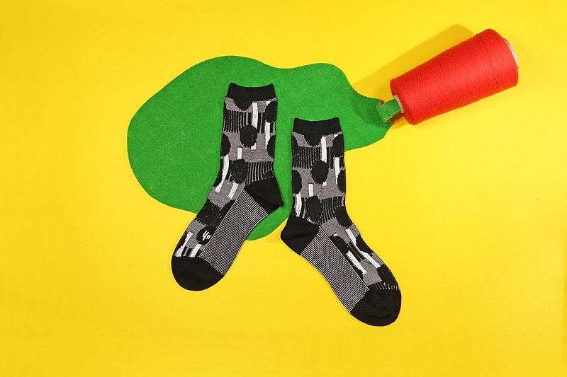 Zen Garden Black Unisex Crew Socks | colorful fun & comfortable socks - ถุงเท้า - ผ้าฝ้าย/ผ้าลินิน สีดำ