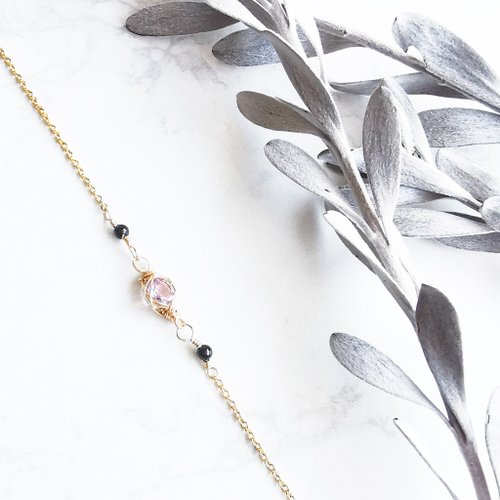 ラベンダーアメジストとブラックスピネルのワイヤーラッピングで