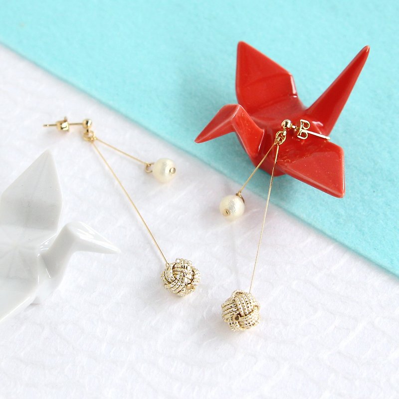 japanese style ear clip / mizuhiki / accessory / japanese / ribbon / knot - ต่างหู - ผ้าไหม สีทอง