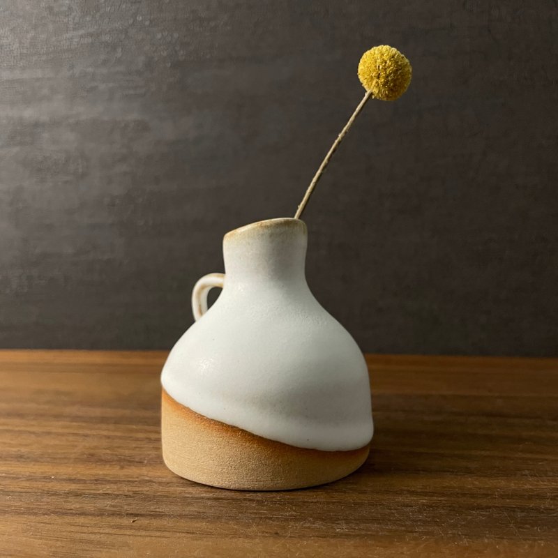 [Small Maru Flower Container] Cream Glaze Small Flower Container Small Vase - Pottery & Ceramics - Pottery White