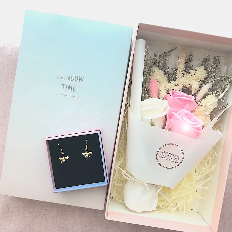 Sincerity Gift [Flower Gift Set] Bee Earrings + Rose Soap Bouquet Not Mini - ต่างหู - โลหะ สีทอง