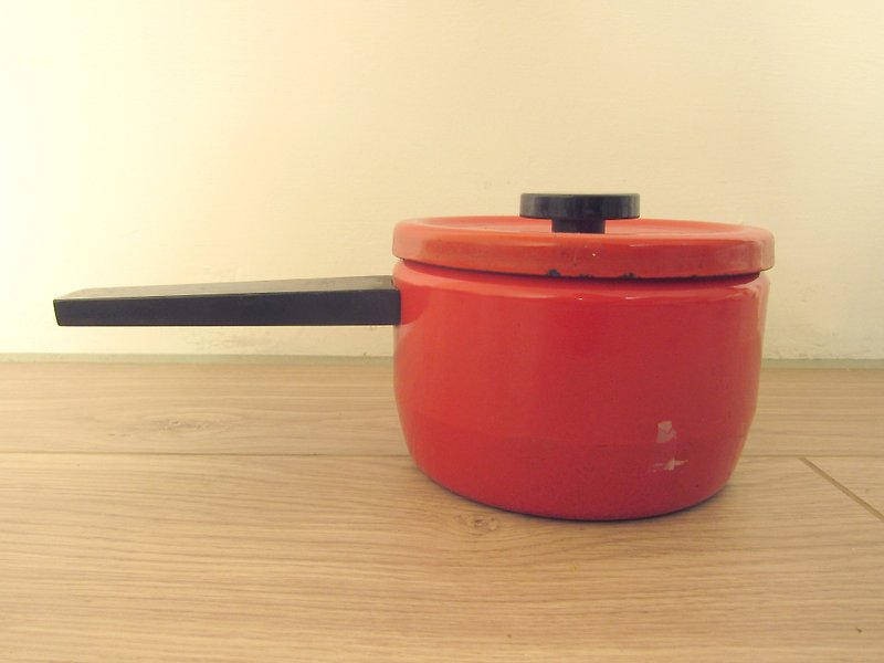 Finnish Red FINEL classic single handle pot (complete with lid) - Pots & Pans - Other Metals Red