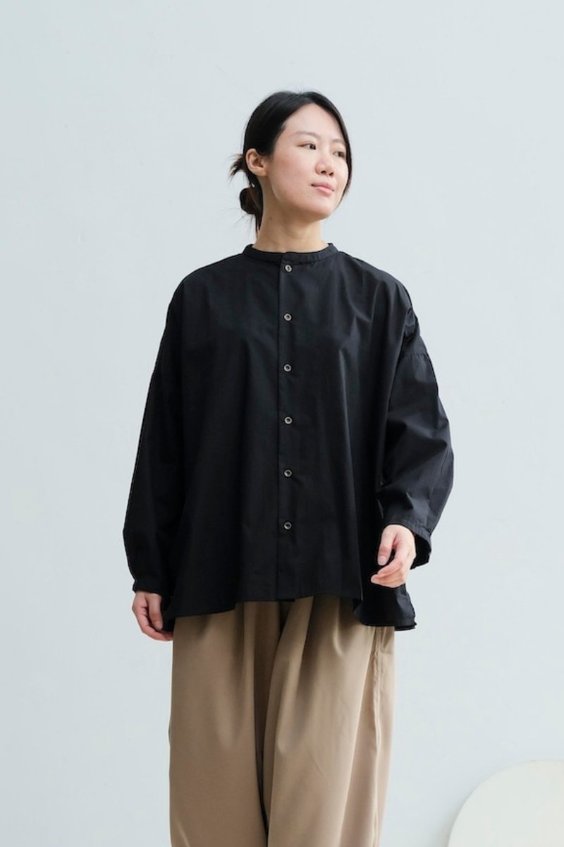 OMAKE.jp 小さなスタンドカラーと銅製ビーズのトップス 黒 - トップス - コットン・麻 ブラック