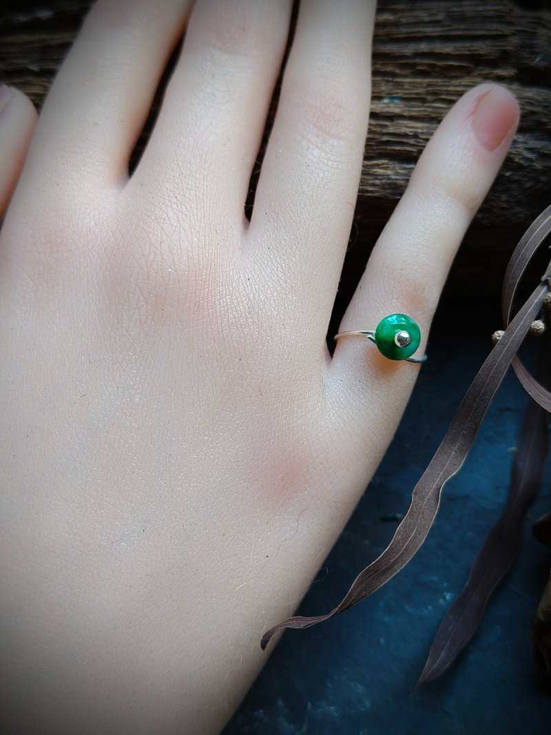 ore design natural Burmese safety buckle jadeite 7*2mm Silver ring - แหวนทั่วไป - เครื่องเพชรพลอย สีเขียว