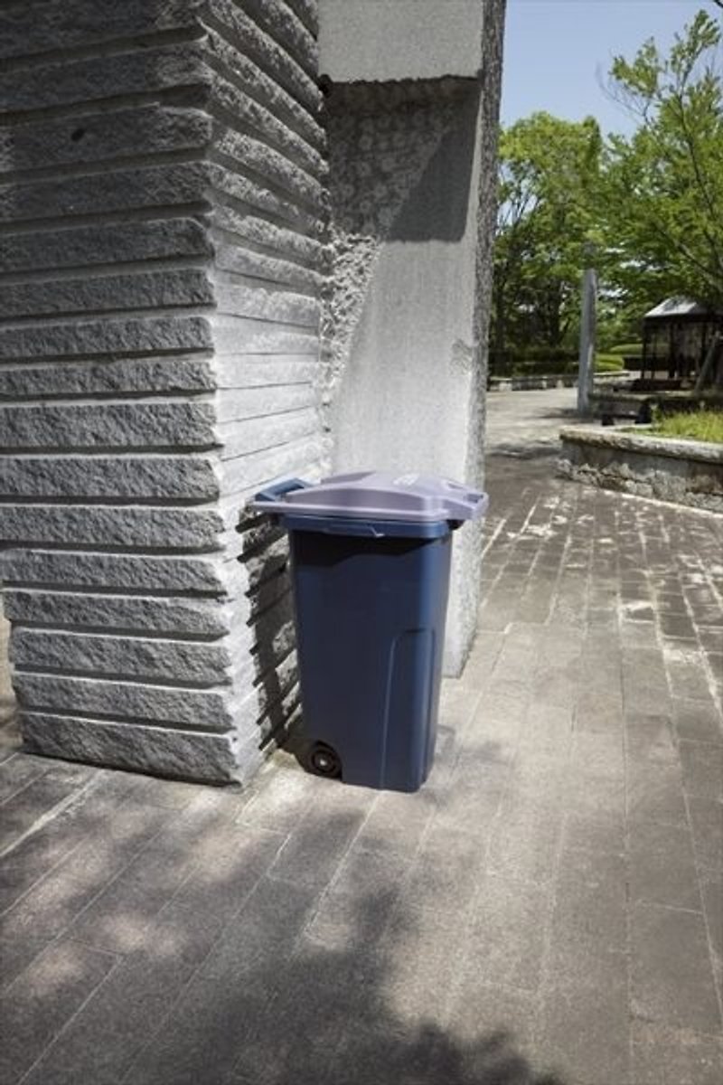 Japan RISU Functional Outdoor Large Deodorant Trash Can 70L - ถังขยะ - พลาสติก หลากหลายสี