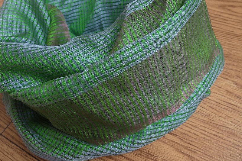 【Grooving the beats】Wild Silk Hand Woven Stole / Shawl / Scarf / Wrap（Green） - ผ้าพันคอ - ผ้าไหม สีเขียว
