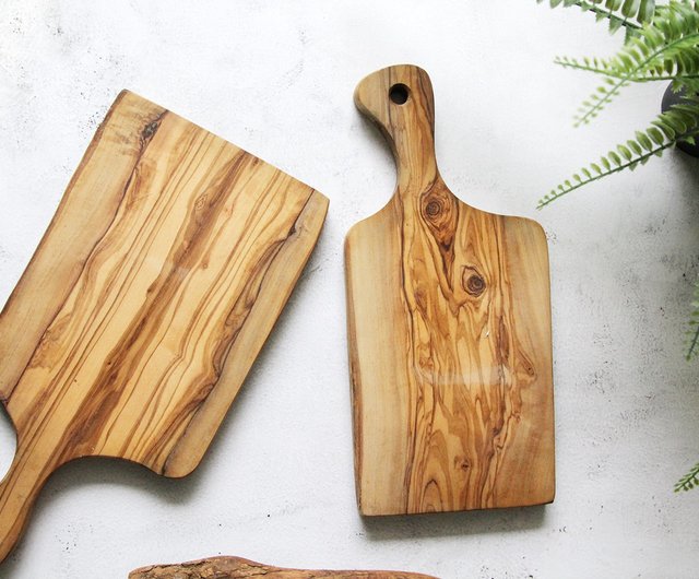 Small Chopping Board With Handle in Olive Wood