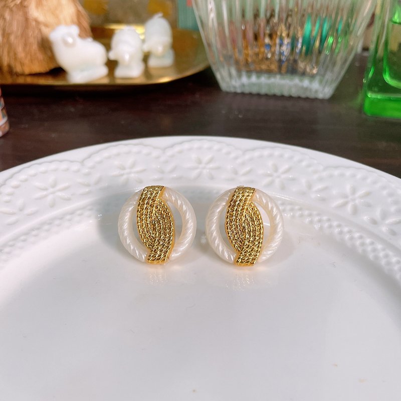 Made in Taiwan, old buttons with modified gold three-strand rope style earrings - Earrings & Clip-ons - Other Metals White