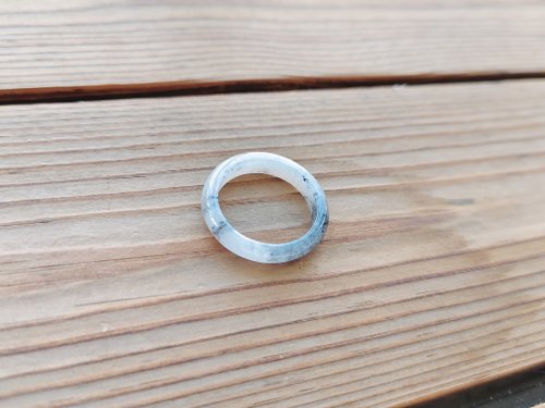 螺絲帽帽工作室 【親翠】天然翡翠 冰牛奶底水墨藝術感手指鐲14號戒圈