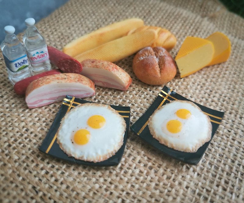 Miniature realistic fried eggs 1/6 scale for doll's breakfast, barbie dollhouse - Other - Clay Multicolor
