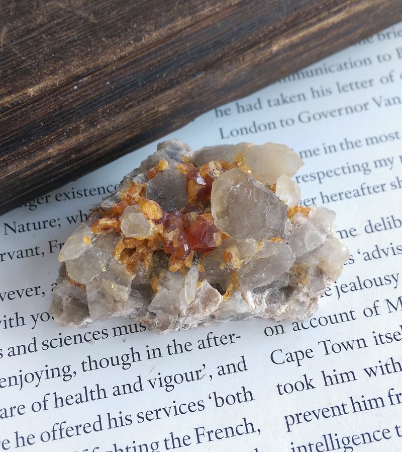 石榴石 煙水晶 長石 共生礦 福建產地 天然礦石 原礦 - 擺飾/家飾品 - 其他材質 