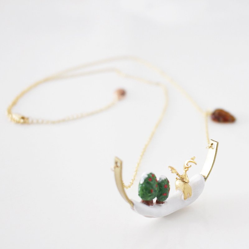 Golden Deer necklace - polymer clay handmade necklace - สร้อยคอ - ดินเผา ขาว