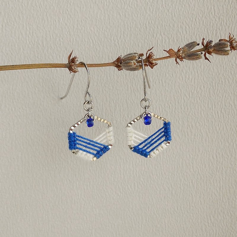 Hit color Honeycomb Macrame Earrings blue Ivory - Earrings & Clip-ons - Cotton & Hemp Blue