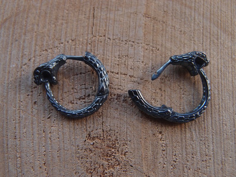 Ouroboros snake Sterling Silver earrings 16mm-0.65 inch pair of earrings - ต่างหู - เงินแท้ สีดำ