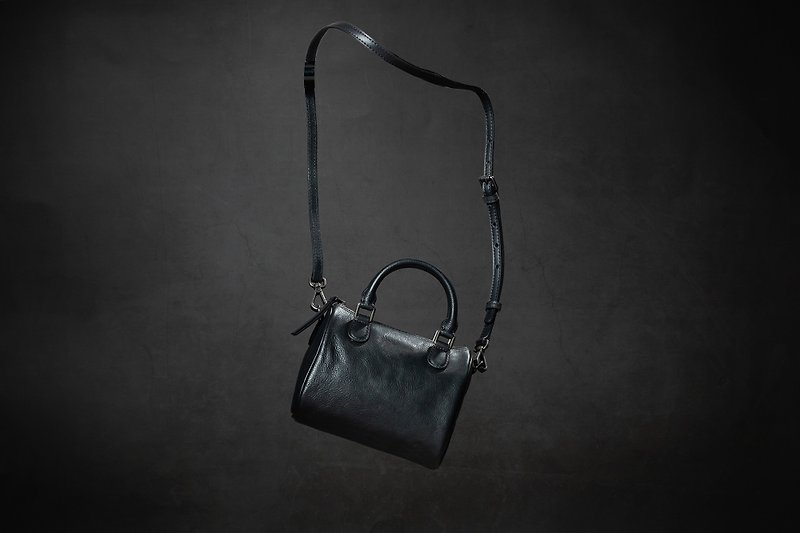Small Boston bag | The golden ratio of Boston bag doctrine | - Messenger Bags & Sling Bags - Genuine Leather Black