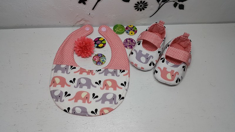 小象在噴水彌月禮 寶寶鞋+圍兜 - 彌月禮盒 - 其他材質 粉紅色