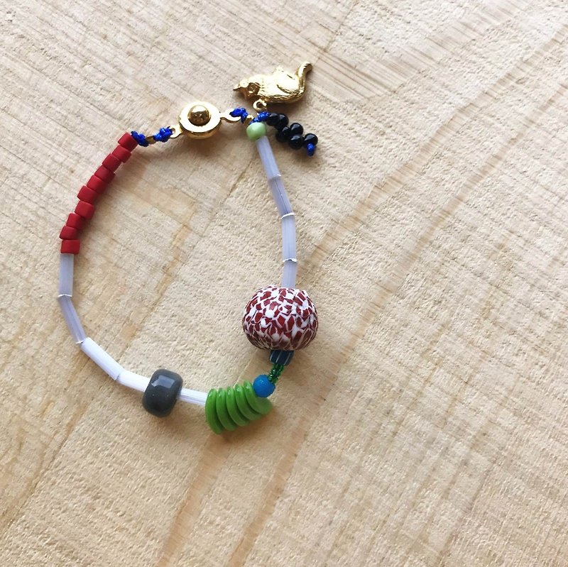 [Cat and Mice • Beads beat Beads] bracelet collection-013 light white. - Bracelets - Acrylic Multicolor