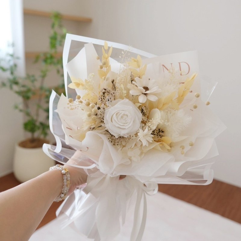 Sweet Days Everlasting Bouquet/White - ช่อดอกไม้แห้ง - พืช/ดอกไม้ ขาว