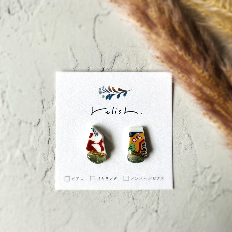 [Resale] Arita ware garden quartz gold pierced Clip-On non-pierced earrings natural stone simple navy blue gold red white green - Earrings & Clip-ons - Pottery Red