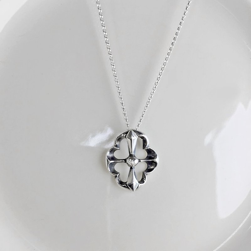 Silver necklace with shield motif - สร้อยคอ - เงินแท้ สีเงิน