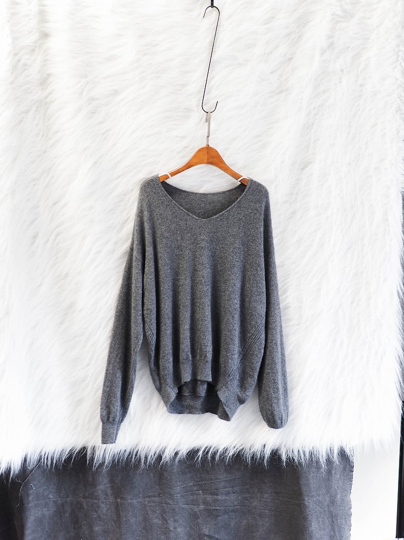 Miyagi light gray big V collar green 涩 love day winter antiques cashmere cashmere vintage sweater cashmere - Women's Sweaters - Wool Gray
