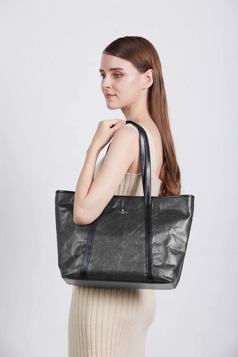 Alma tote bag - Black - 手提包/手提袋 - 植物．花 黑色