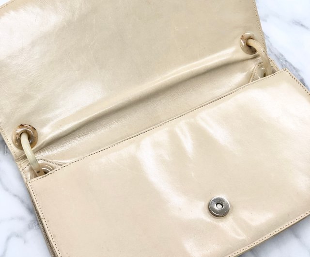 Japan direct delivery name plate used package] PRADA Prada logo embossed  leather hobo shoulder bag cream vintage Vintage Old iw335a - Shop solo-vintage  Handbags & Totes - Pinkoi