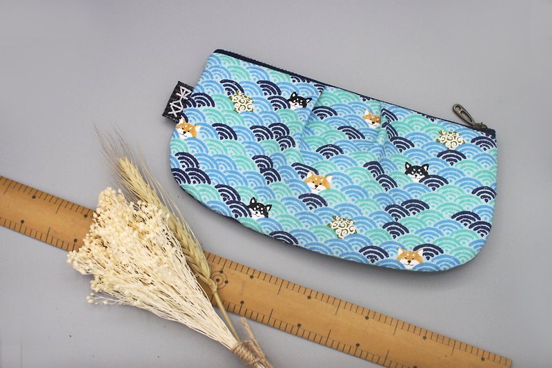 Ping An universal bag-wave Shiba Inu, double-sided two-tone, pencil bag cosmetic bag glasses bag - กระเป๋าเครื่องสำอาง - ผ้าฝ้าย/ผ้าลินิน สีน้ำเงิน