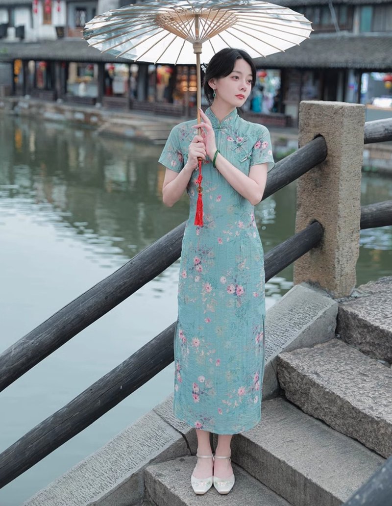 A tree of flowers blooming new Chinese retro improved cheongsam dress - ชุดเดรส - วัสดุอื่นๆ สีเขียว