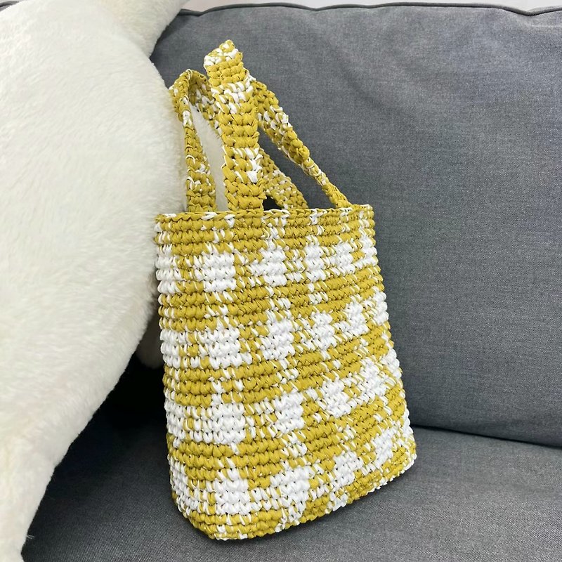 Checked cotton straw tote bag hand-crocheted finished product - กระเป๋าถือ - ผ้าฝ้าย/ผ้าลินิน 