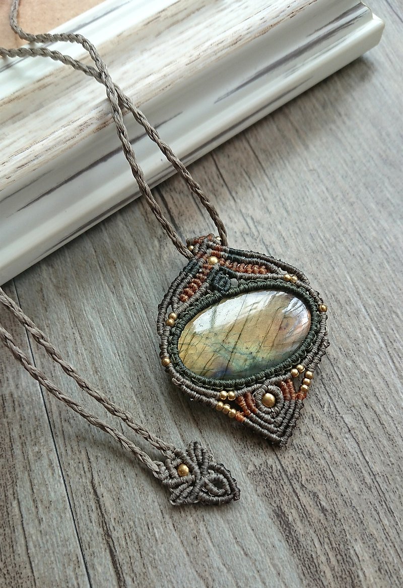 Misssheep P24 - Handcrafted Macrame Pendant with Labradorite - Chokers - Other Materials Green