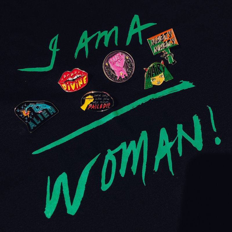 【原創設計】I AM A _ WOMAN 有機棉短袖汗衫 - 帽T/大學T - 棉．麻 黑色