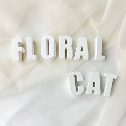 THE FLORAL CAT 【文字傳情】石膏香氛石 英文字母 恬淡白 香氛磚 除溼塊