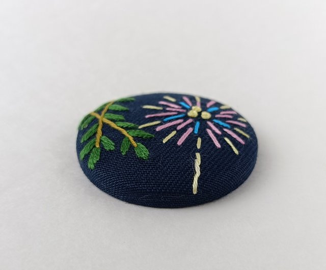 カラフルな花火刺繍ブローチ - ショップ かなちゃん手刺繍工房