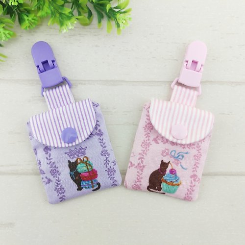 QQ rabbit 手工嬰幼兒精品 彌月禮盒 甜點貓咪-2色可選。平安符袋 奶嘴袋 (可繡名字)