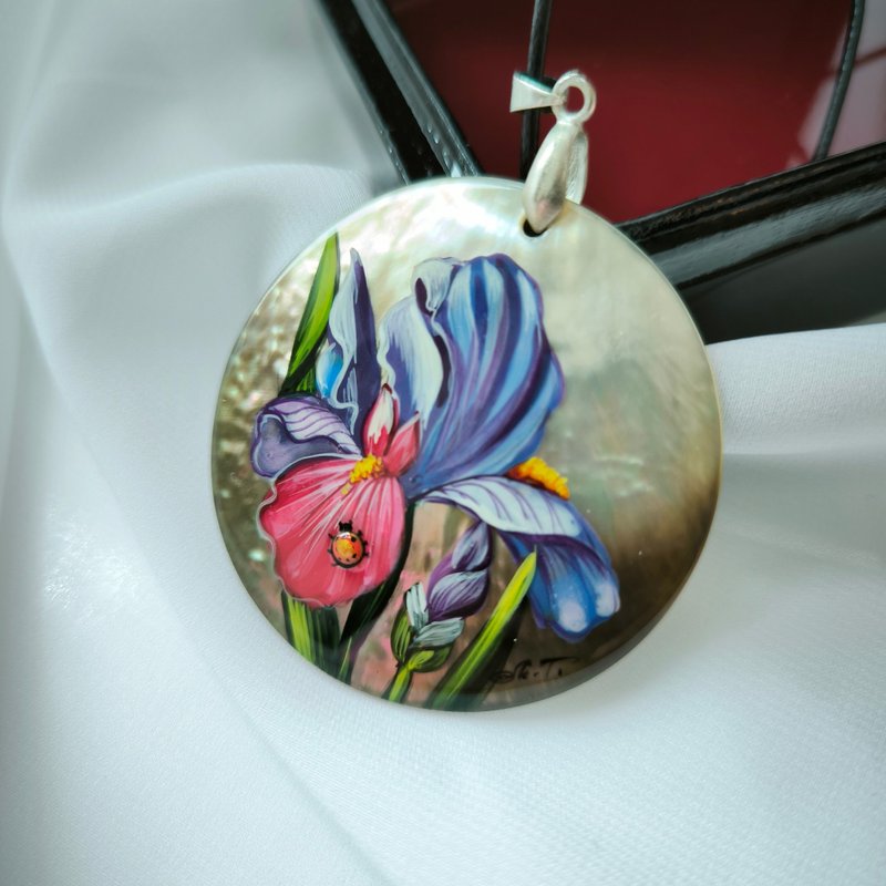 Pearl pendant necklace: Dainty Purple Iris. Outstanding rustic flower mom gift - 項鍊 - 貝殼 紫色