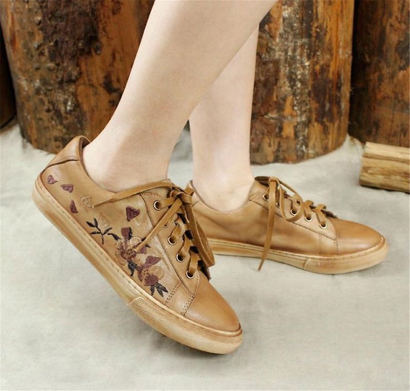 Embroidered leisure shoes - Women's Casual Shoes - Genuine Leather Khaki