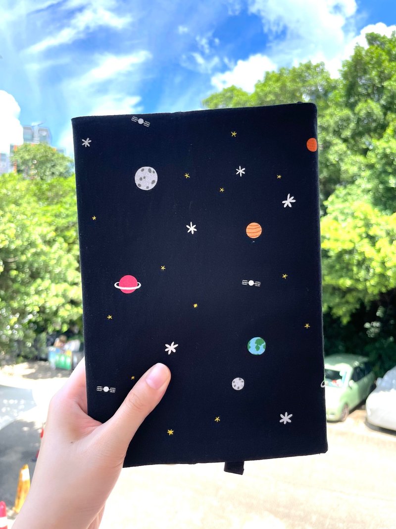 布書衣 宇宙 黑色 新版本附書簽帶 - 書衣/書套 - 棉．麻 黑色