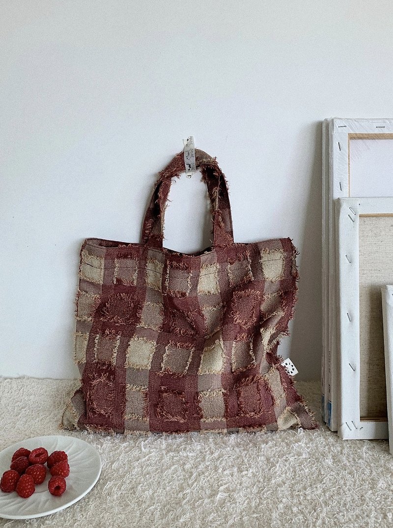 Caramel coffee dyed large plaid tassel tote bag light and soft summer feedback - Handbags & Totes - Cotton & Hemp Brown