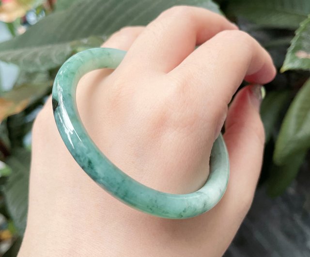 Water jade outlet bangle